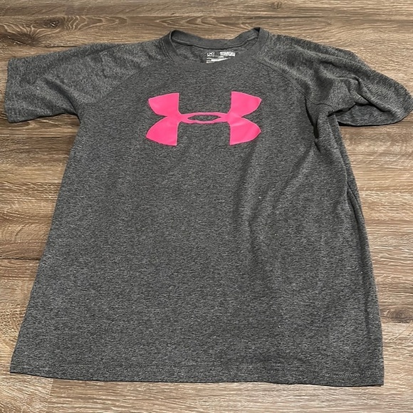 Under Armour Girl’s Athletic Tee - Size Medium - Picture 1 of 3